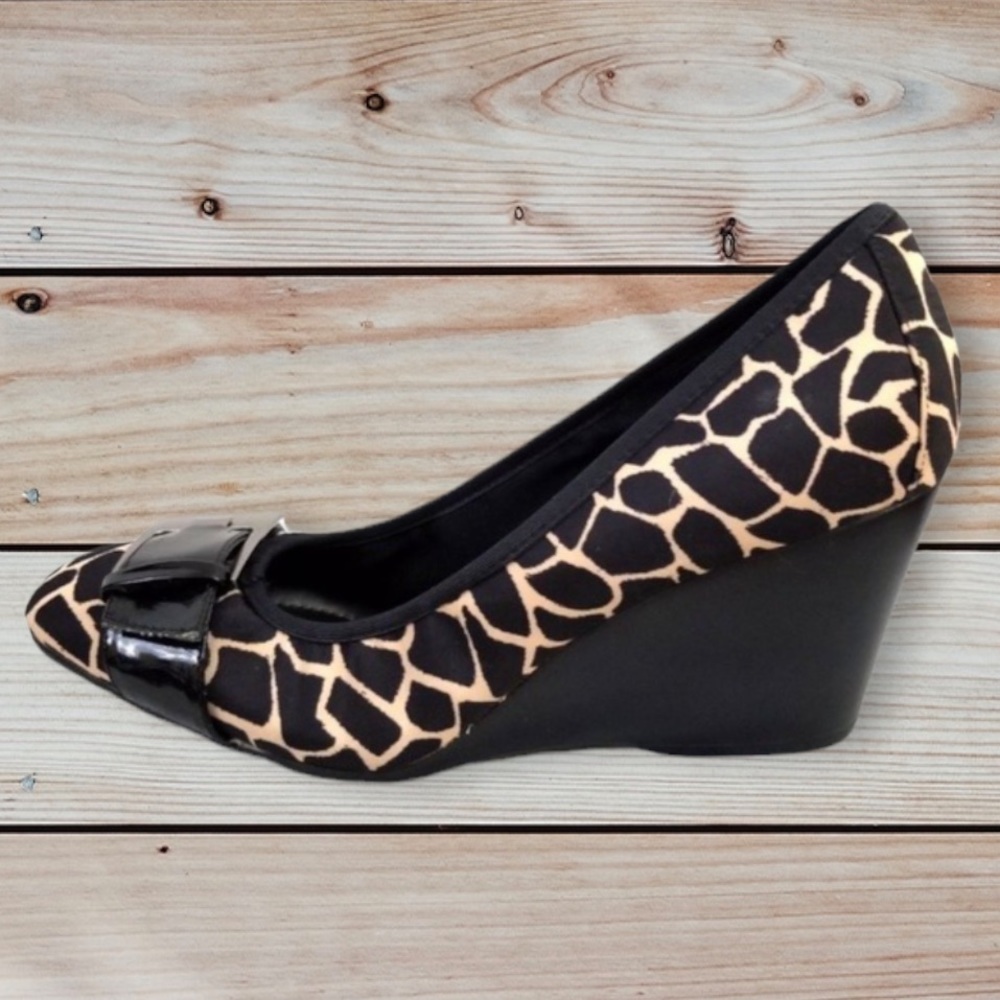 Bandolino Giraffe print wedge heels size 9.5 - Picture 5 of 7